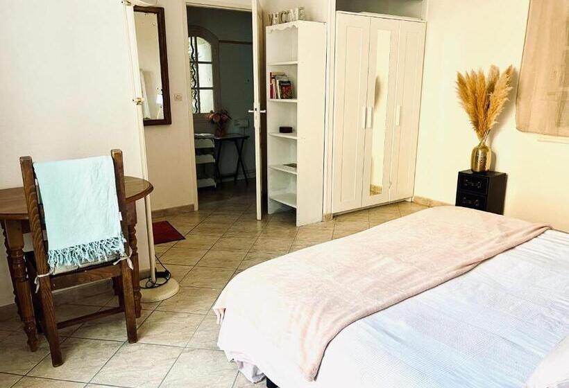 ペンション Chambre Indépendante à Lezignan La Cèbe