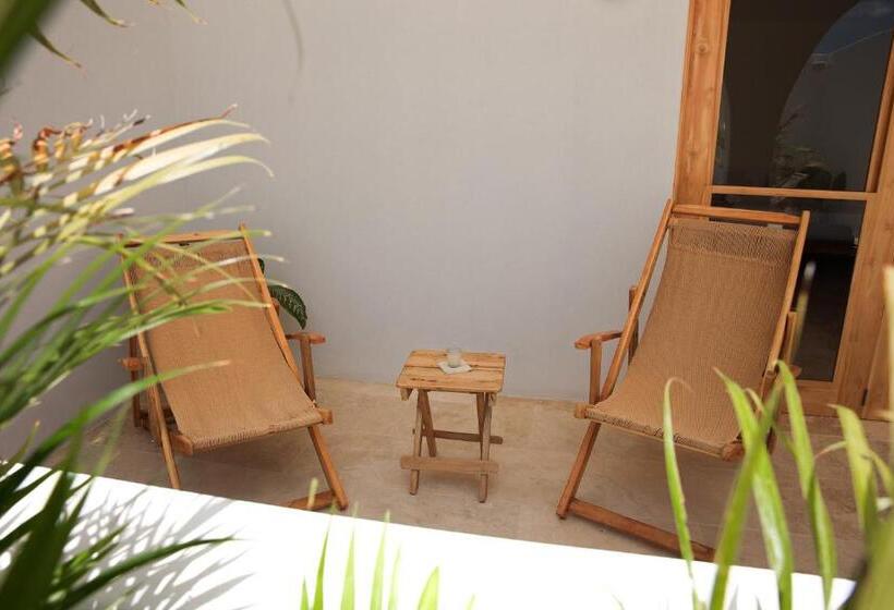 هتل Hide And Seek Resort