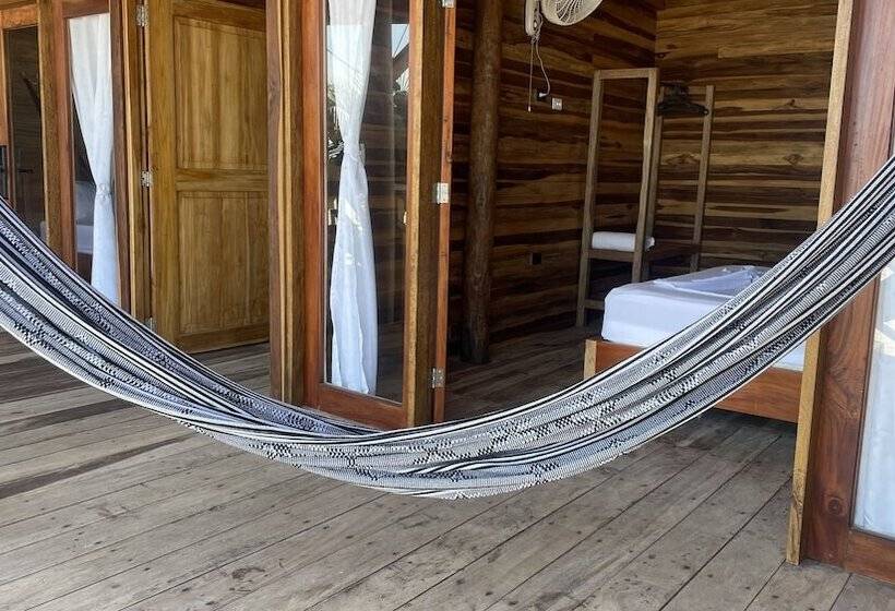 پانسیون Hostal Mocambo Beach