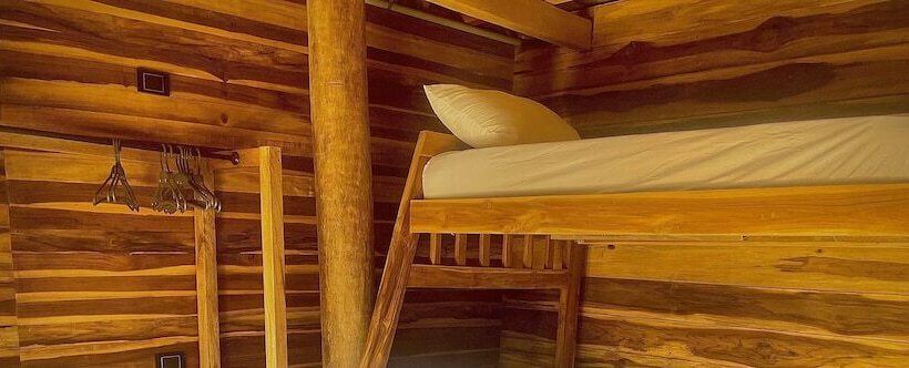 پانسیون Hostal Mocambo Beach