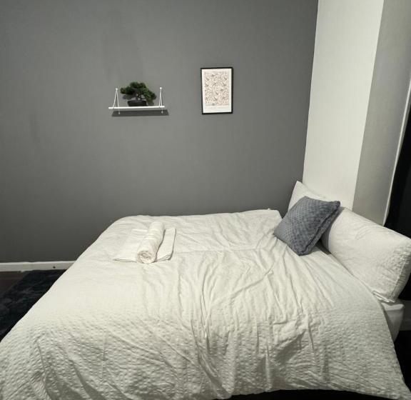 پانسیون Large Ensuite In West Midlands