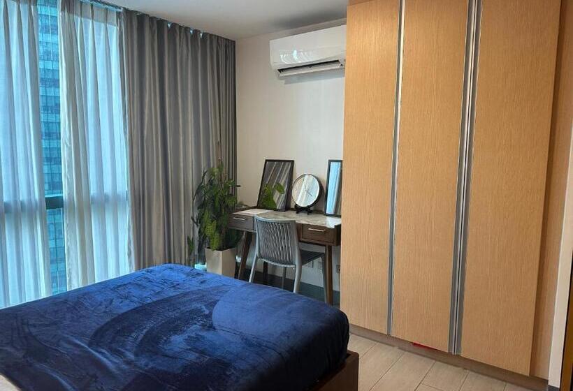 Deluxe Suite In Uptown Bgc With Fountain View