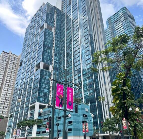 Deluxe Suite In Uptown Bgc With Fountain View