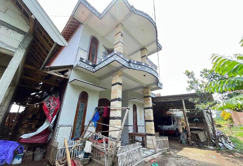 هتل Spot On 93423 Kost Berkah