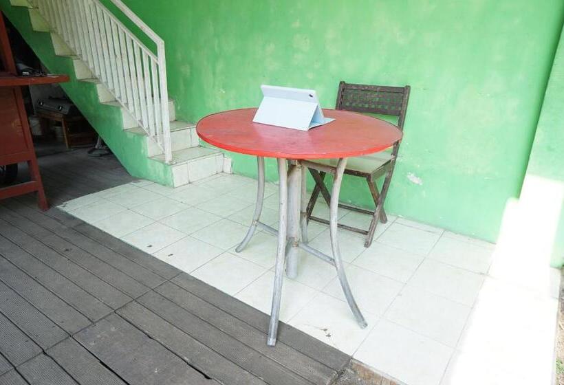 هتل Spot On 93423 Kost Berkah