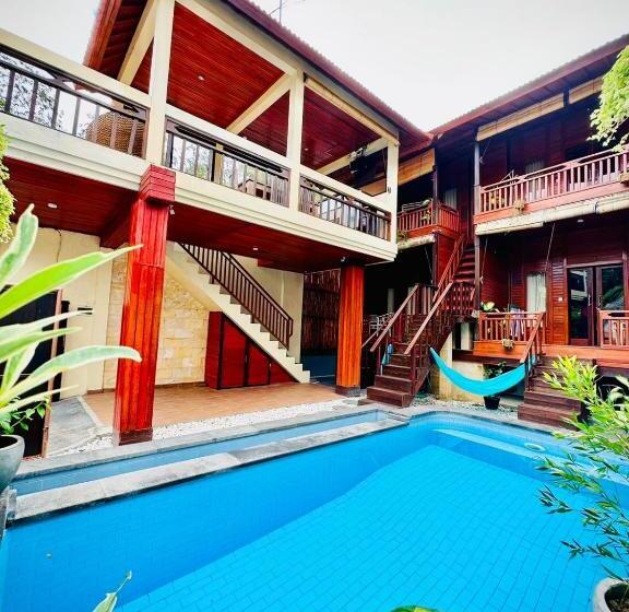 پانسیون Room 1 Pool View @ Tropical Guesthouse Umalas