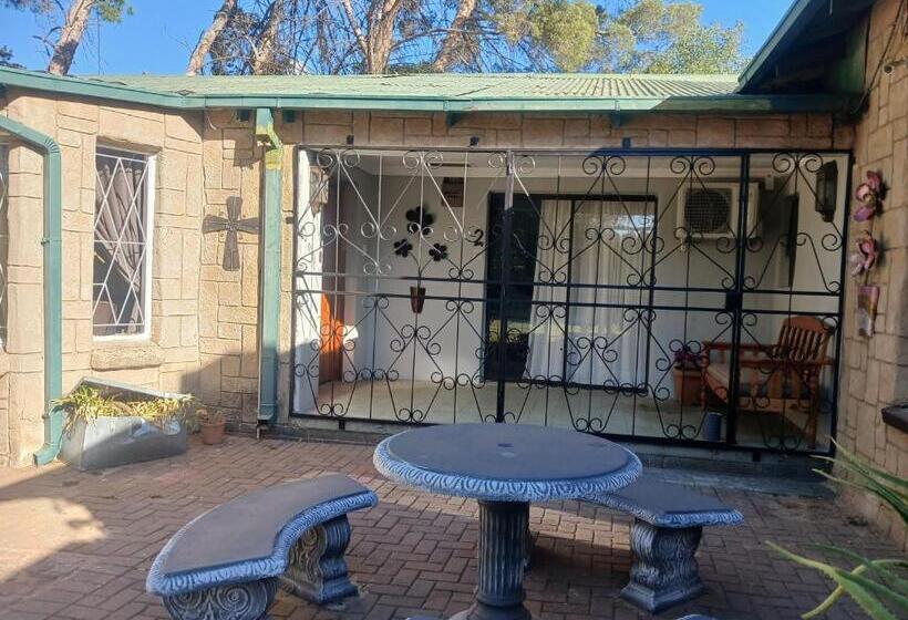 פנסיון Sweet Dreams Guest House Schweizer Reneke