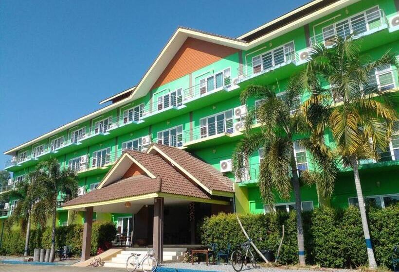 Saensukkho Green Hotel & Resort