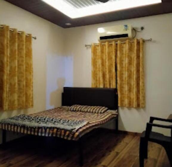 فندق Ranvara Resorts , Vadgaon