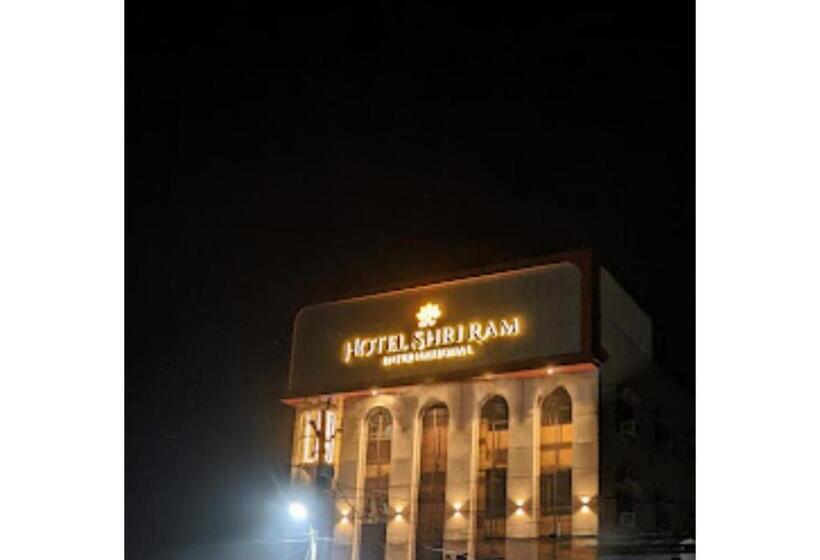 ホテル Shri Ram International Varanasi