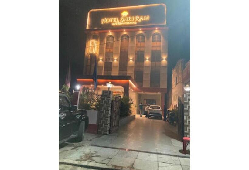 ホテル Shri Ram International Varanasi