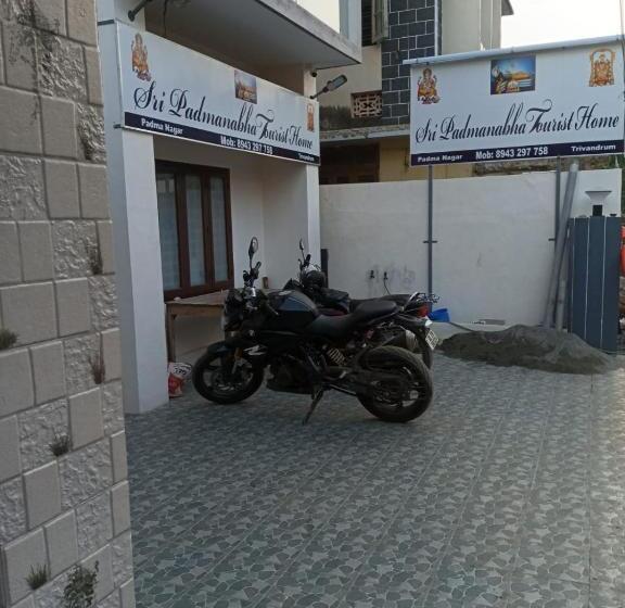 فندق Sri Padmanabha Tourist Home