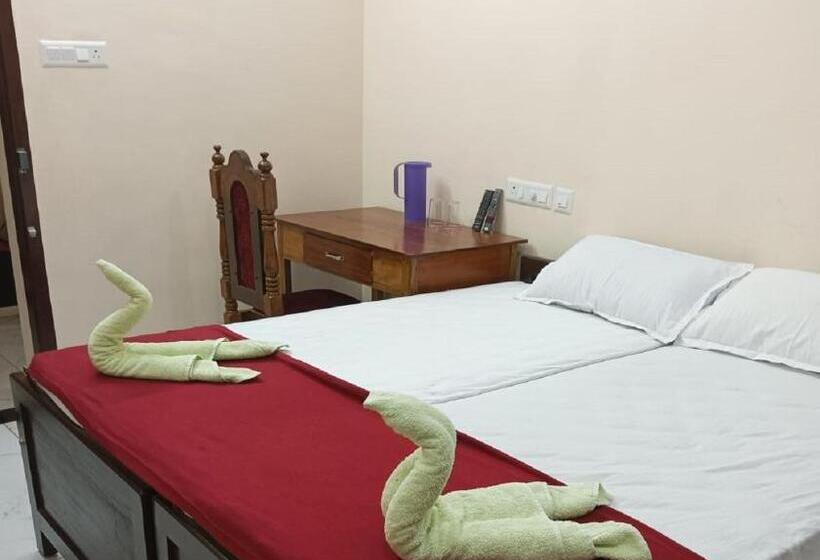 فندق Sri Padmanabha Tourist Home