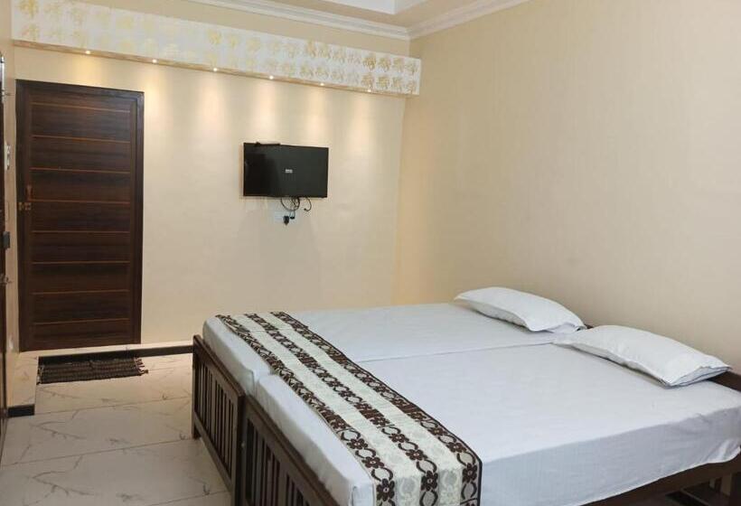 فندق Sri Padmanabha Tourist Home