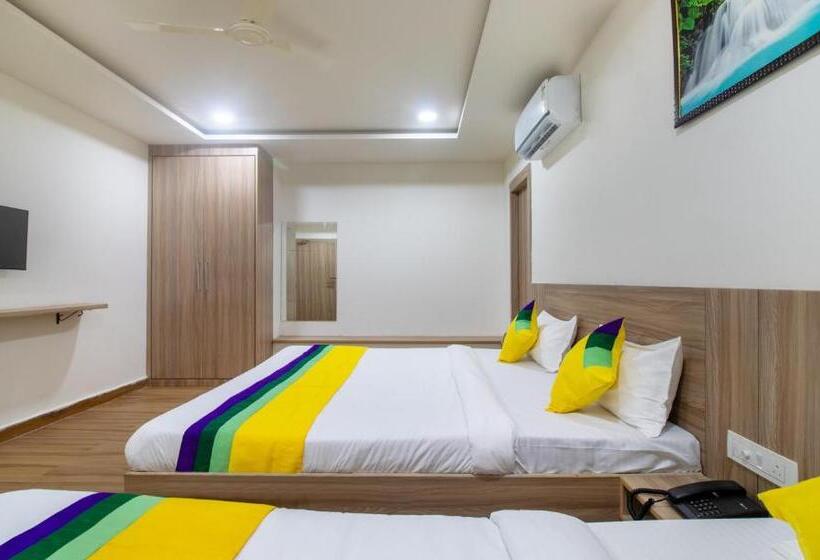 Itsy Hotels Krishna Residency, Govardhan Chauraha
