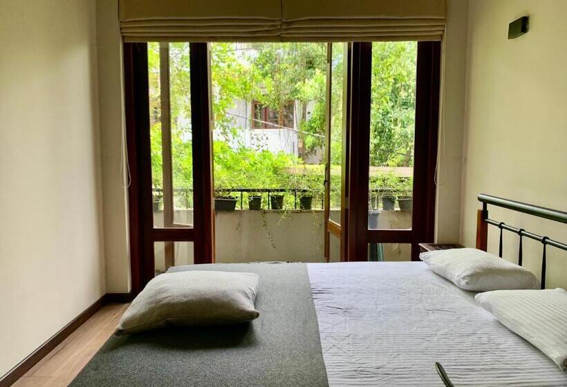 住宿加早餐  Cozy Luxury Room With Balcony View !