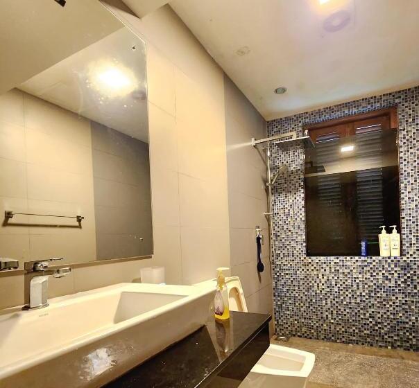 住宿加早餐  Cozy Luxury Room With Balcony View !