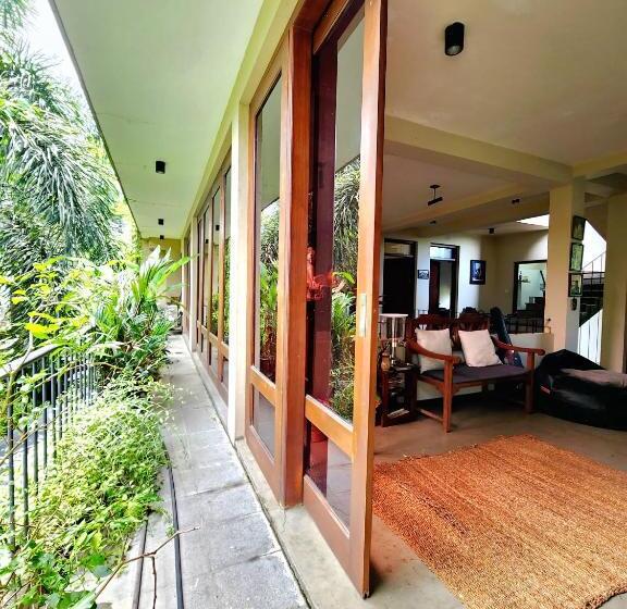 住宿加早餐  Cozy Luxury Room With Balcony View !