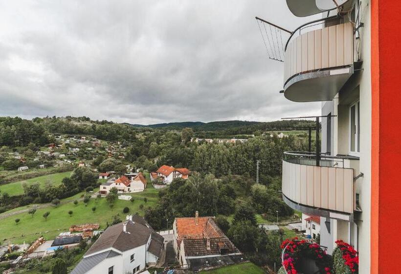 Bp Hostel / Urbinská 144