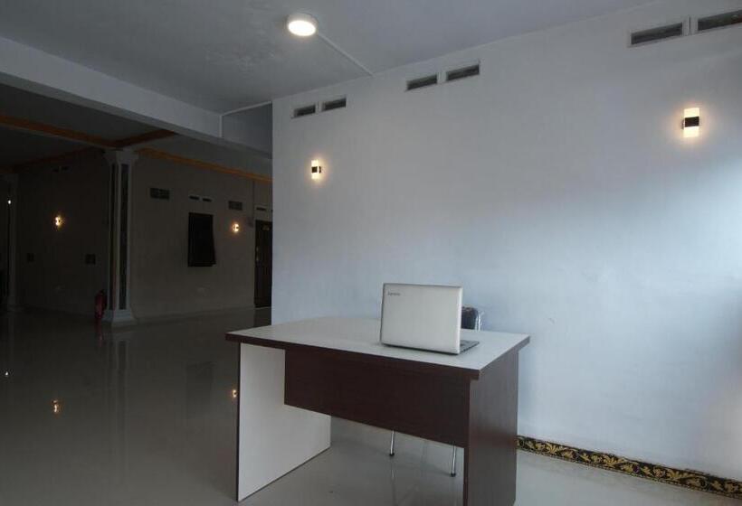 هتل Oyo 93457 White House Syariah