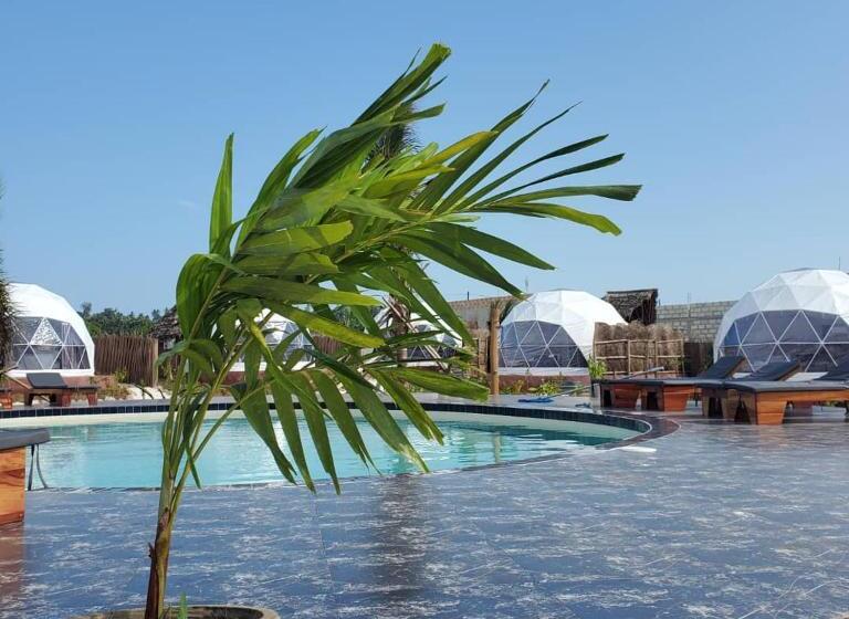 בית מלון כפרי Paradise City