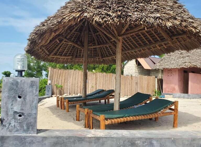 בית מלון כפרי Paradise City