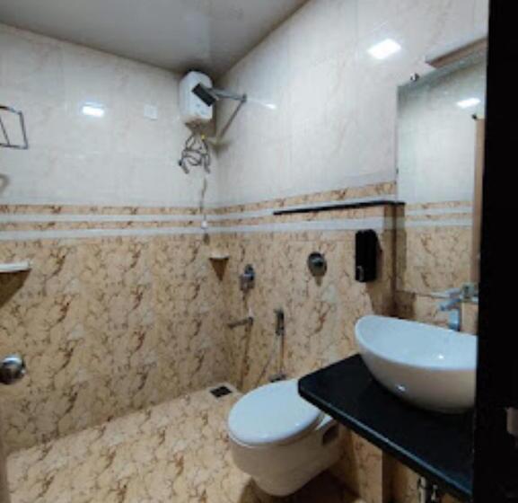 בית מלון כפרי Tom S Hideout Resorts,mumbai