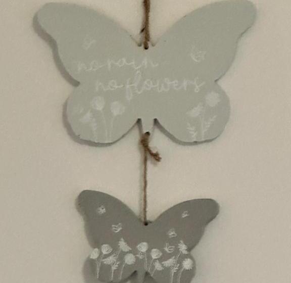 Lovely Town House Room 3