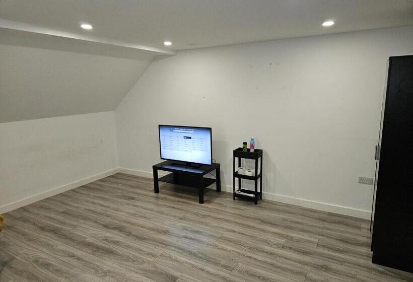 Пансион A Home In A Room