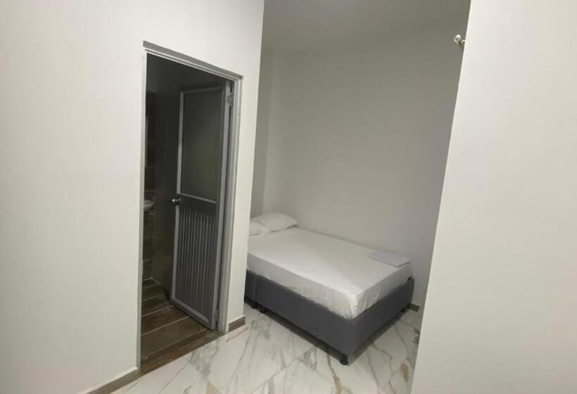 پانسیون Alojamiento El Pino 5 6 Huéspedes