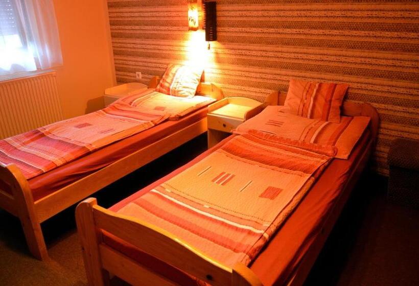 فندق Flamingo Vendégház