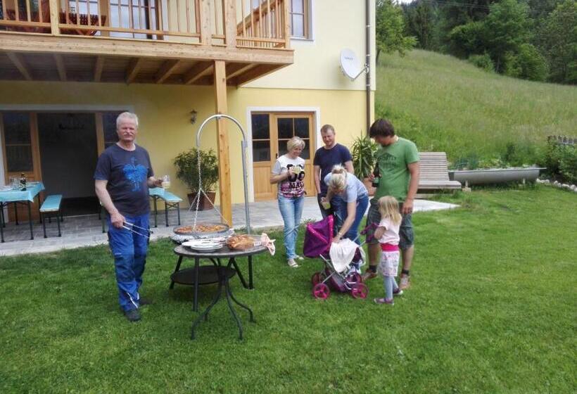 فندق Historischer Bauernhof Schabus