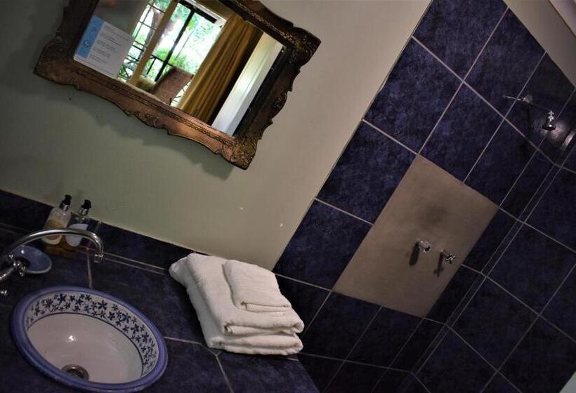 فندق The Red Tin Roof