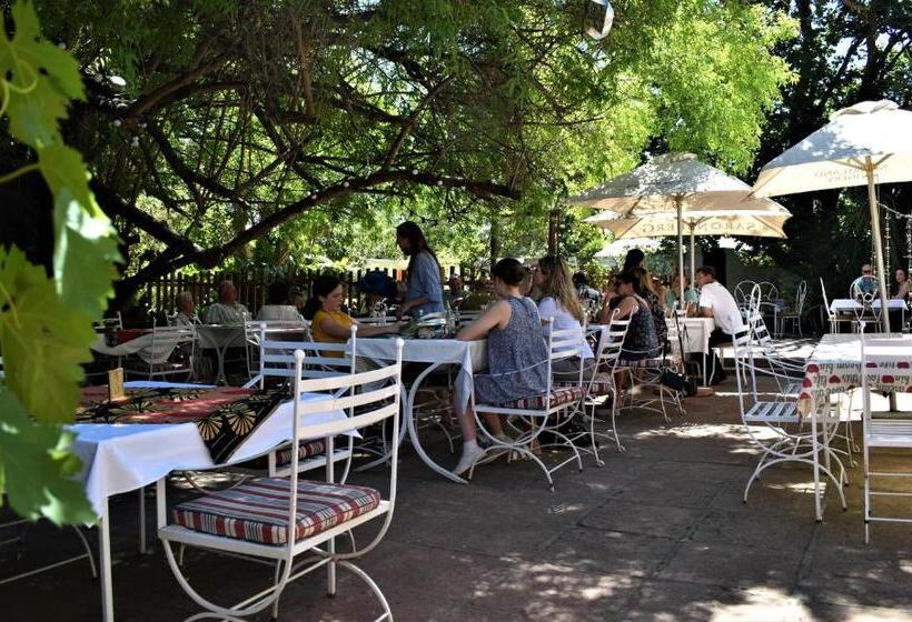 فندق The Red Tin Roof