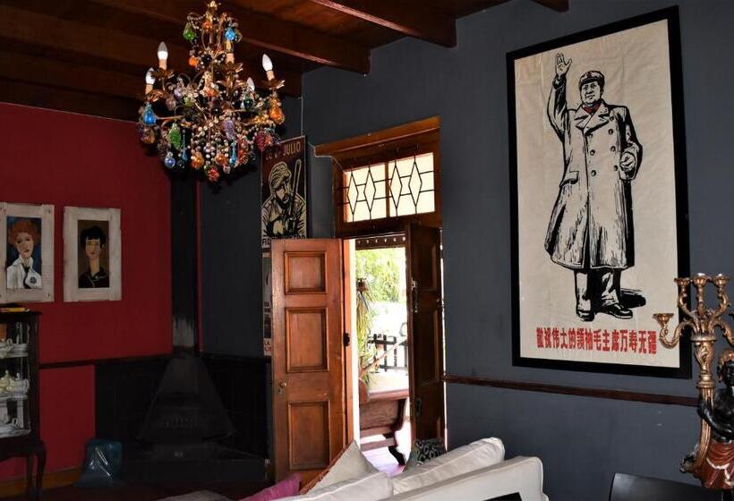 فندق The Red Tin Roof