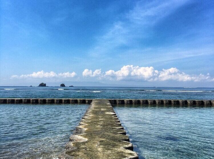 فندق The Beach Candidasa