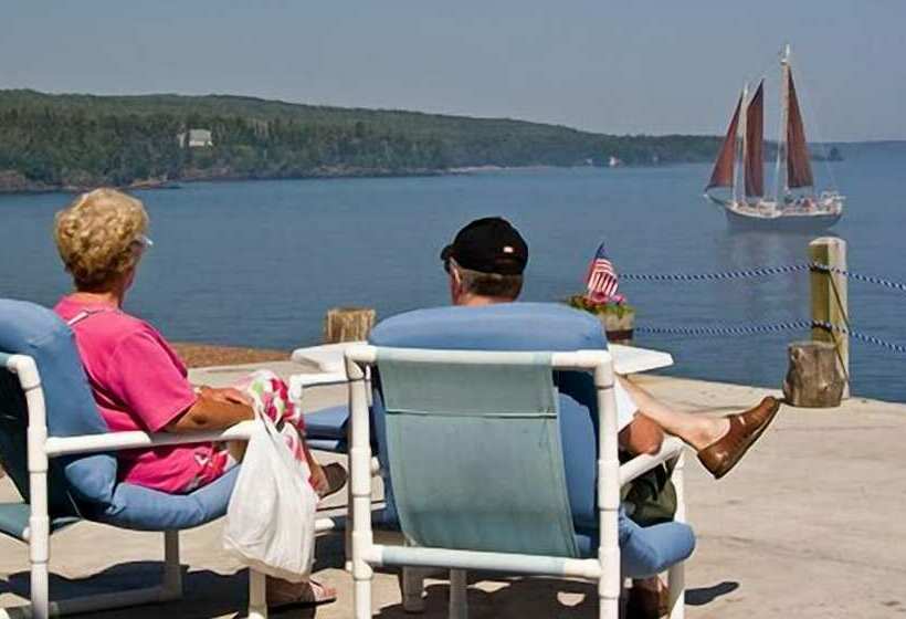 호텔 The Shoreline Inn