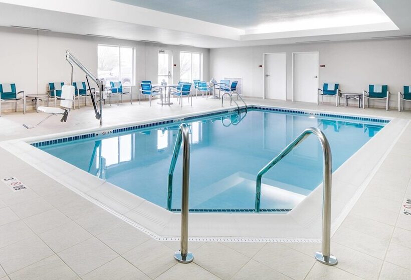 Отель Towneplace Suites By Marriott Kansas City Airport