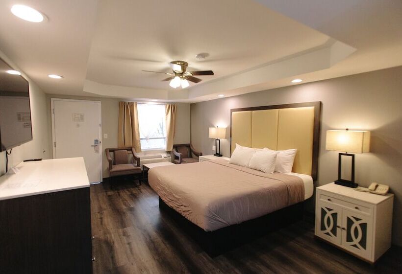 Riverbend Motel & Cabins