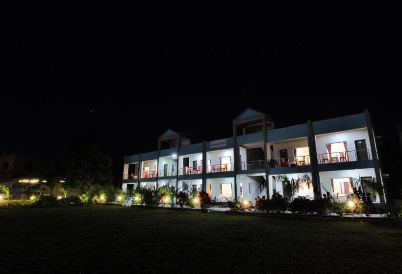 Aaranya Gir Resort