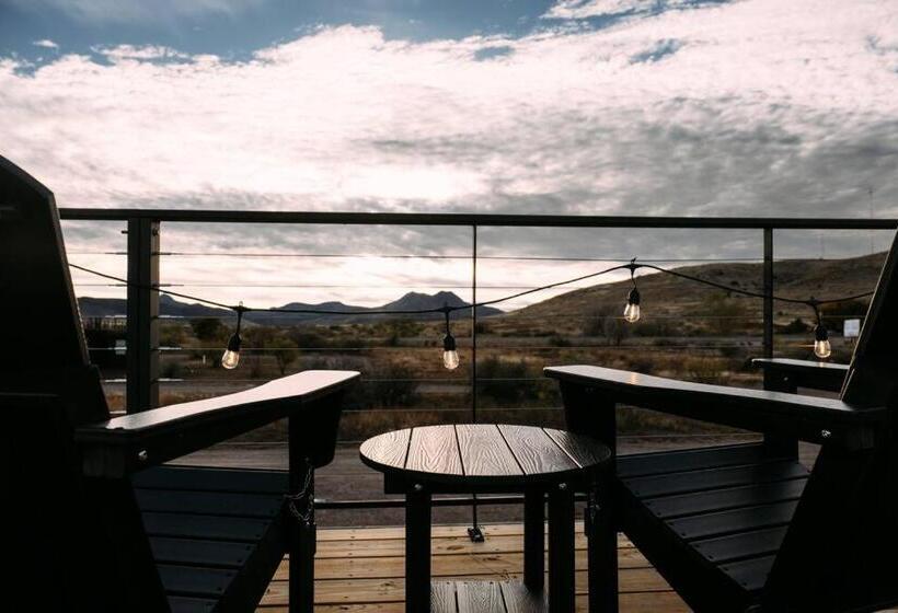 هاستل New Cowgirl Shipping Container Home