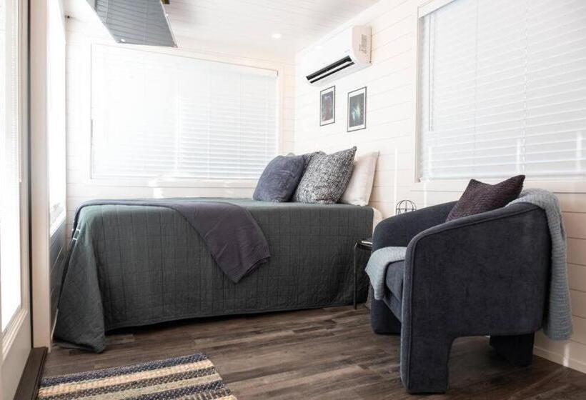 هاستل New Starry Night Shipping Container Home