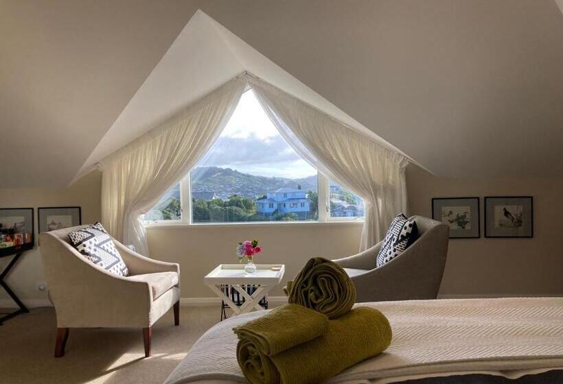 צימר Khandallah Harbour View Bnb