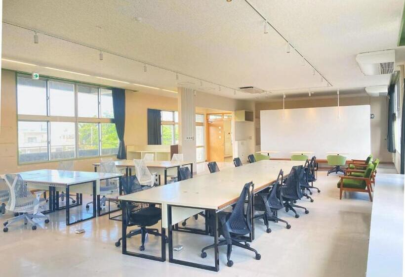 ホテル Livinganywhere Commons Uruma Male Dormitory Bunk Bed   Vacation Stay 15526v