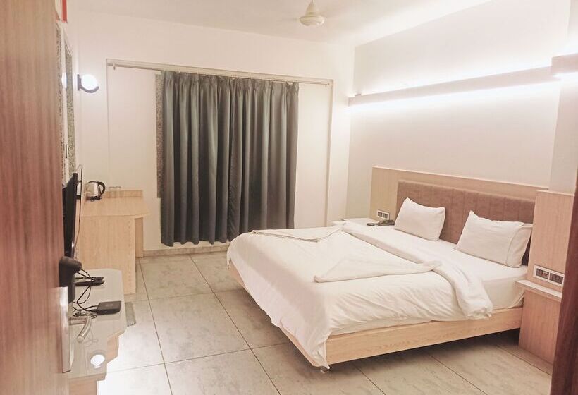 בית מלון כפרי Treebo Sai Rekha Inn