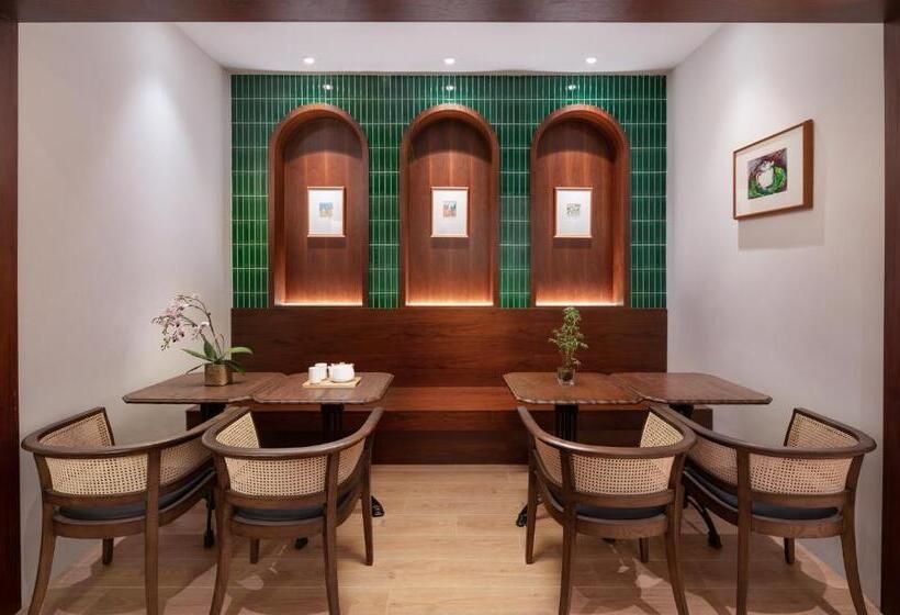 Wuyu Hotel, Smart Park & Happy Valley Jinshansi Metro