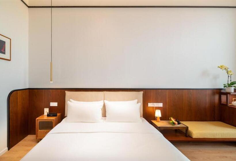 Wuyu Hotel, Smart Park & Happy Valley Jinshansi Metro