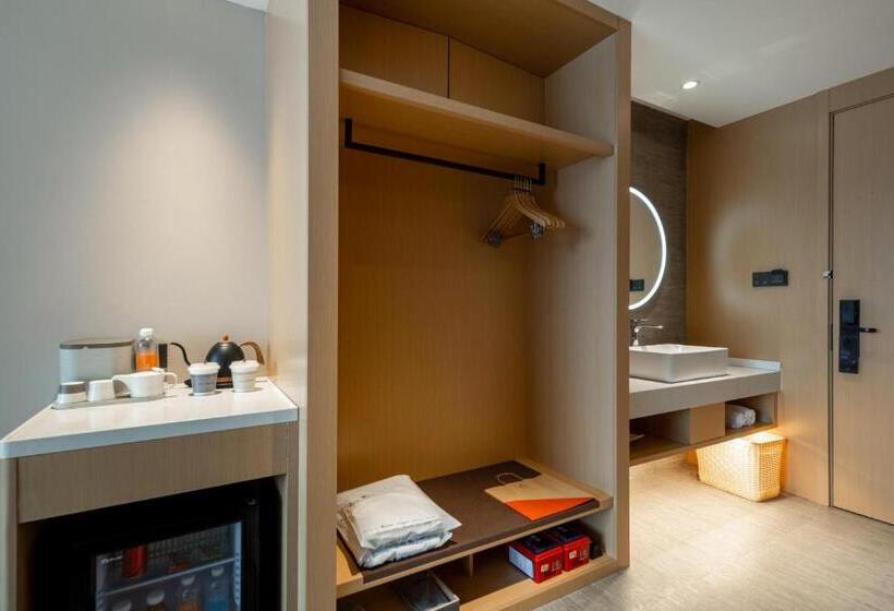 Atour Hotel Taizhou Linhai Taizhou University