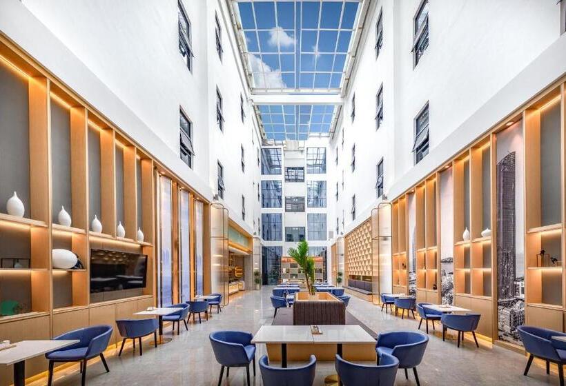 Atour Hotel Xiamen Jimei Lake Business Center