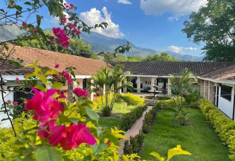 هتل Familia Casa Blanca